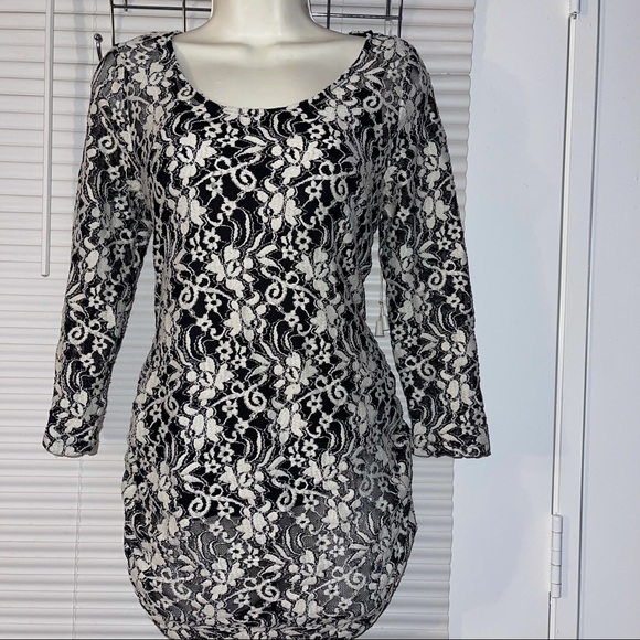 Jessica Simpson Lace Dress With Gathering On Both Side